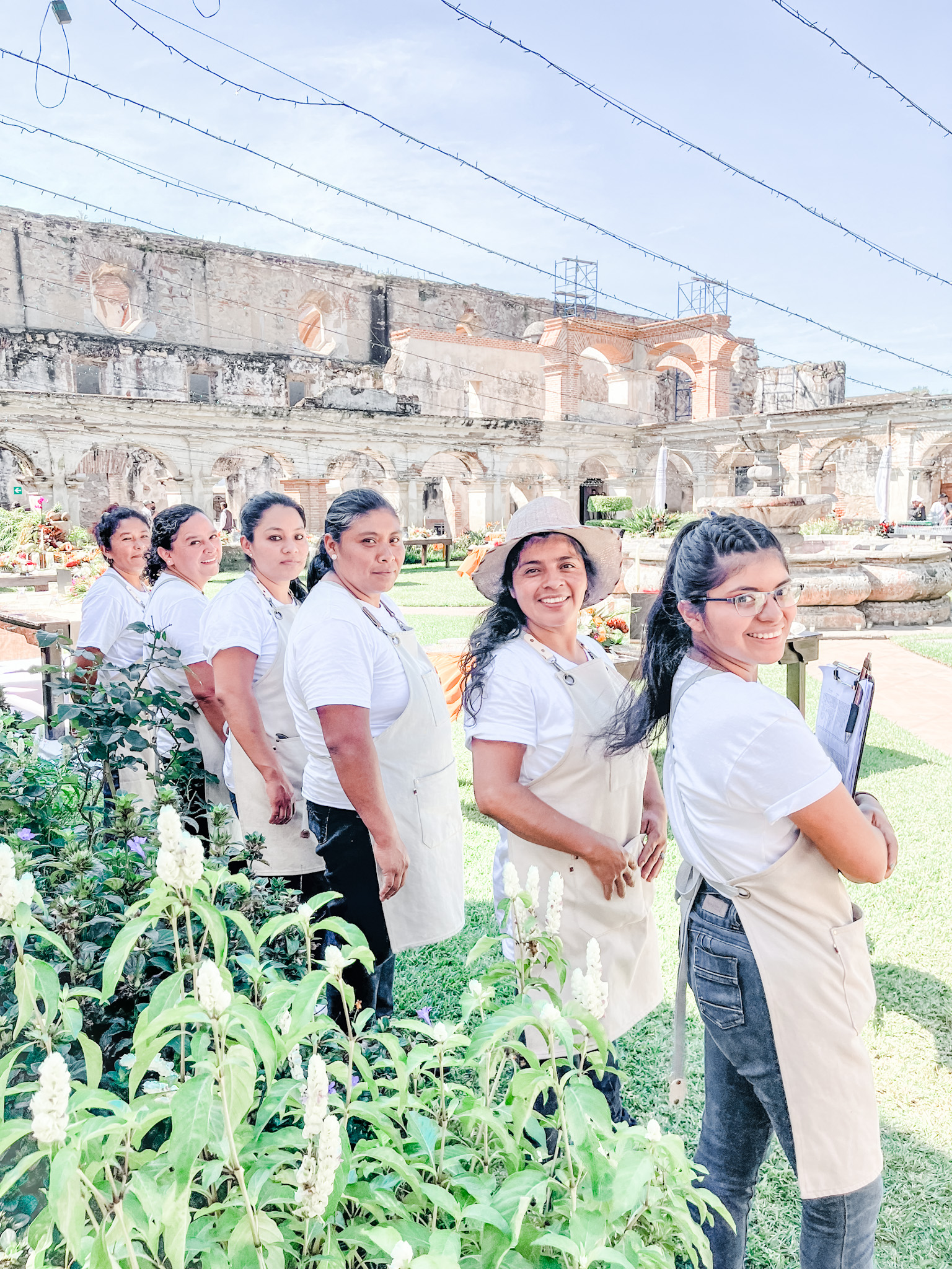 Equipo de Abeja Flowers en Antigua Guatemala
