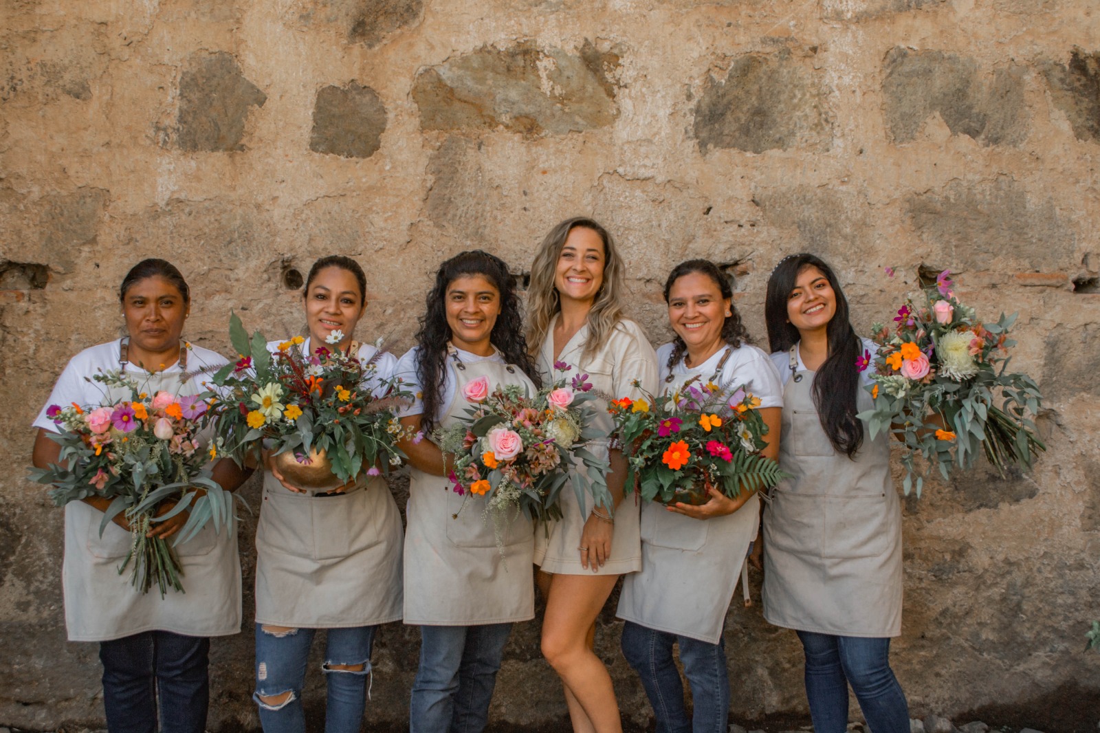 Equipo de Abeja Flowers en Antigua Guatemala